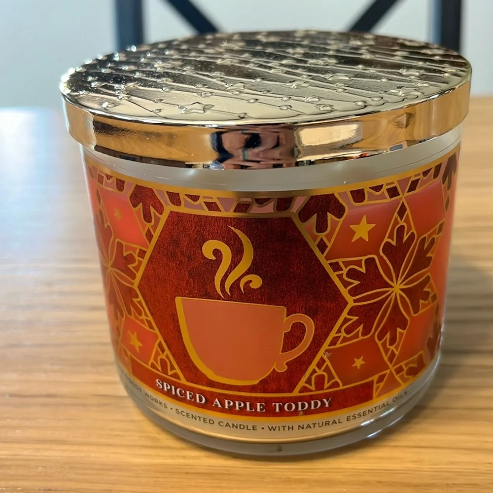 Bath & Body Works 3 Wick Candle. Spiced Apple Toddy.